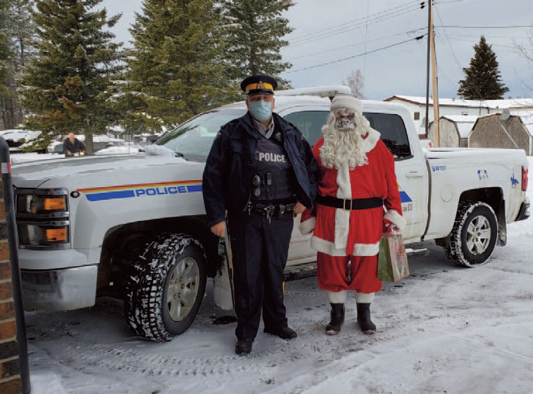 Santa Arrives at Lite-Up Festivities